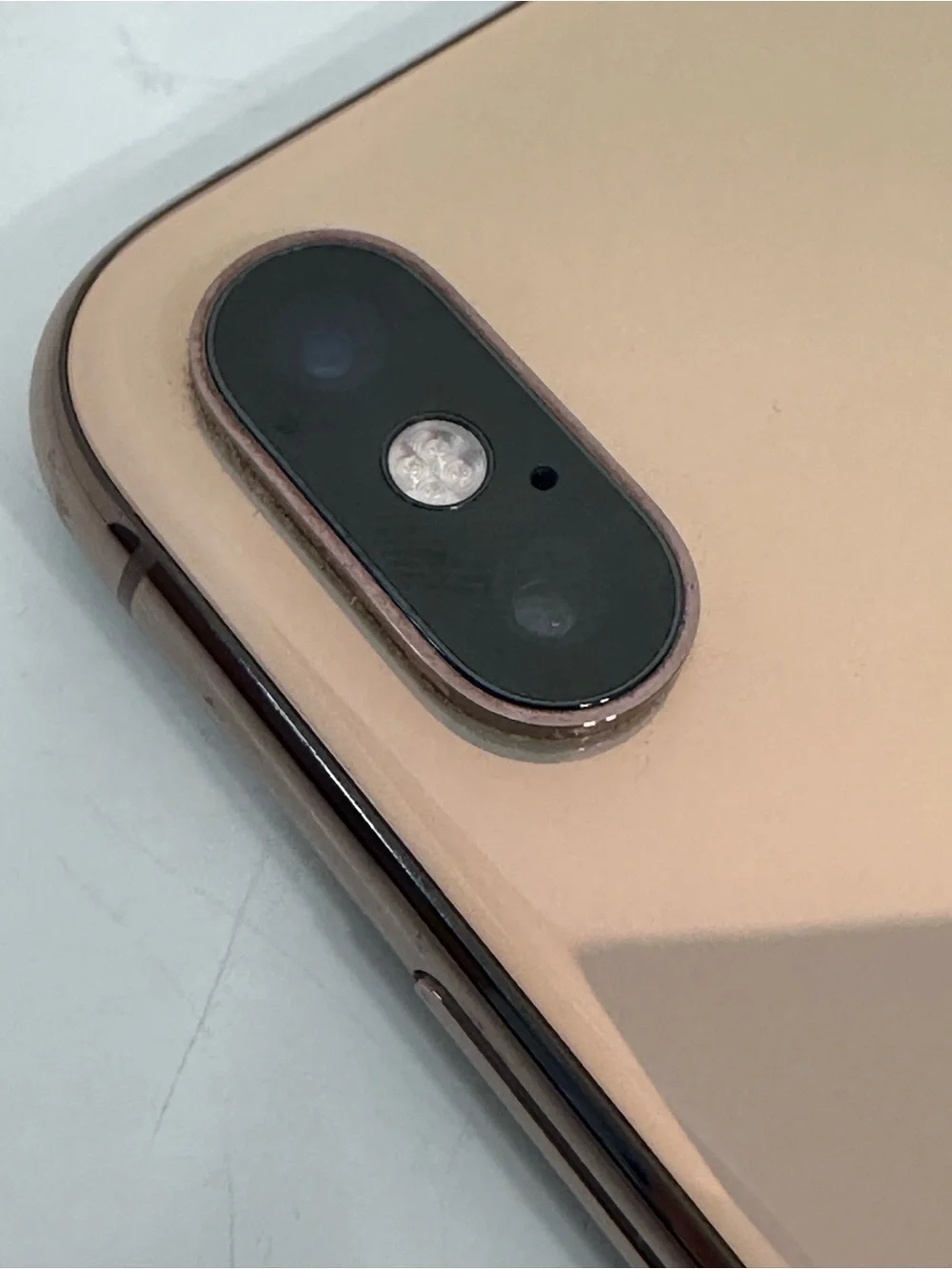 Apple iPhone XS Max - Gold - Cracked Screen /Powers On / For Parts or Repair -
